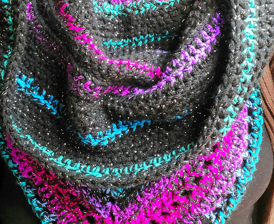 Hooded shawl jewel set with black sparkle